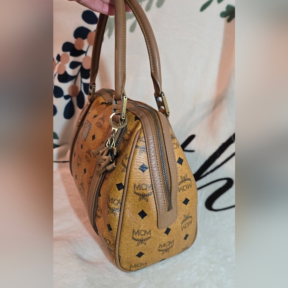 💯 Authentic MCM Cognac Visetos and Leather Top Handle Handbag - Picture 8 of 15